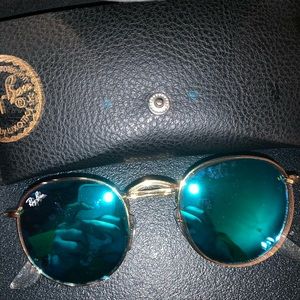 Blue/green round ray bans